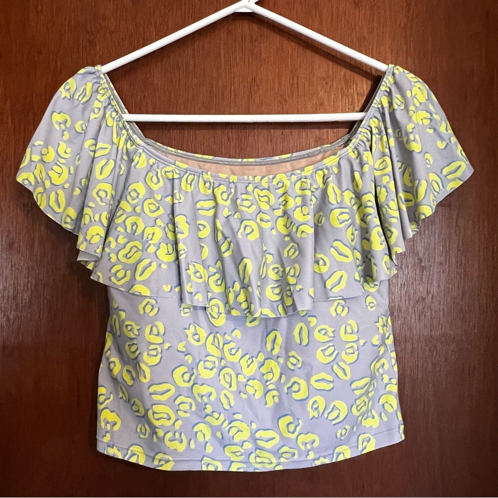 Kortni Jeane Ruffled Swim Top size Large